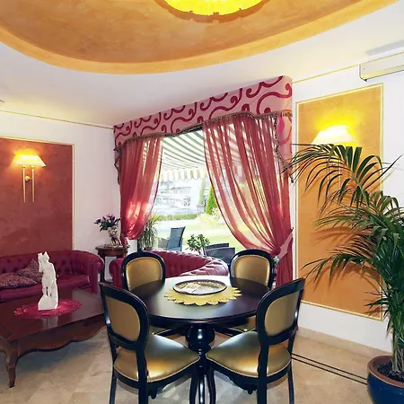 Fashion Hotel 4*